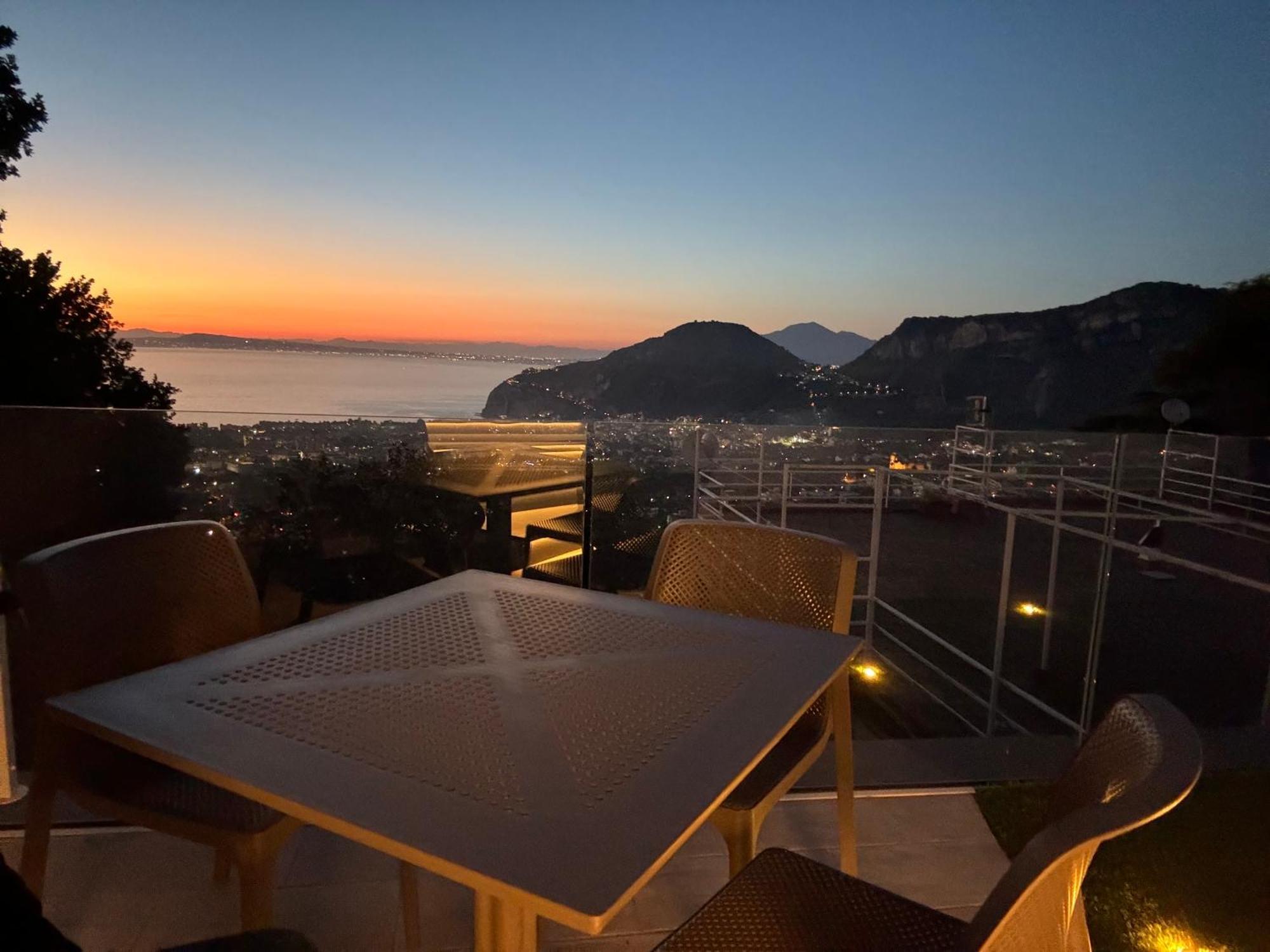 En Suite Bedroom Blue Moon Πιάνο ντι Σορέντο Εξωτερικό φωτογραφία